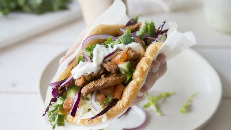 Cloud Bread-Döner mit Gyros und Tsatsiki