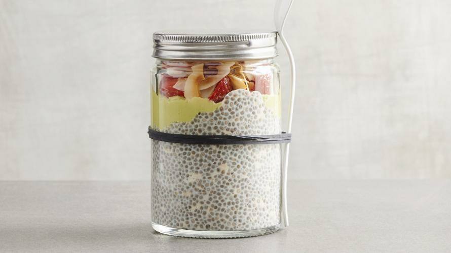 Chia-Pudding in einem Glasbehälter