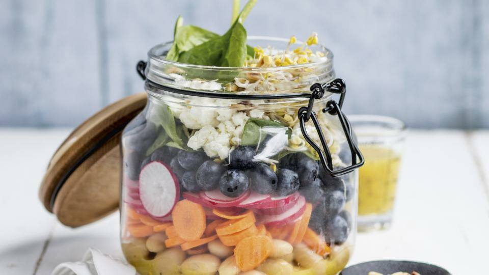 Meal Prep: Bunter Schichtsalat im Glas
