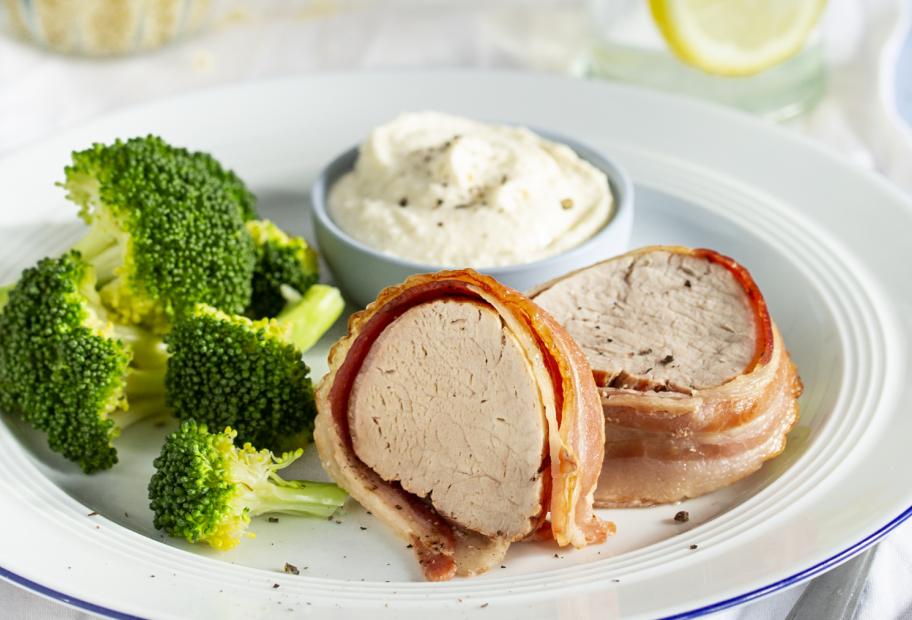 Schweinefilet im Speckmantel mit Brokkoli