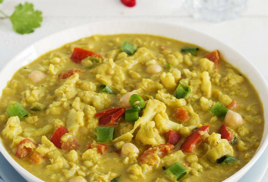 Veganes Blumenkohlcurry mit Kichererbsen