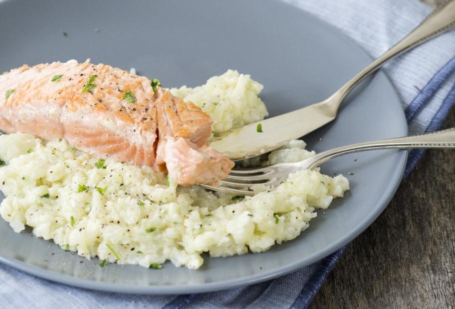 Blumenkohlstampf mit Lachsfilet