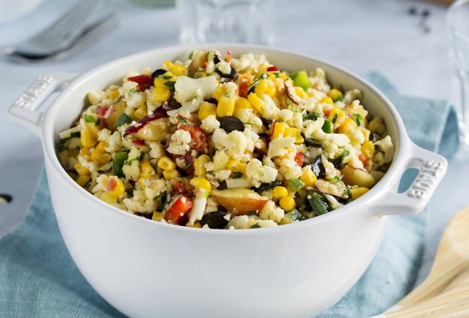 Schneller Blumenkohlsalat mit Paprika und Apfel