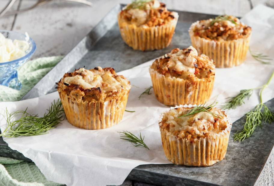Thunfisch-Muffins mit Möhre und Paprika