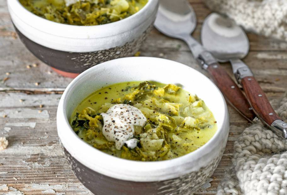 Würzige Wirsingsuppe