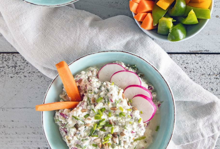 Hüttenkäse mit Gemüse