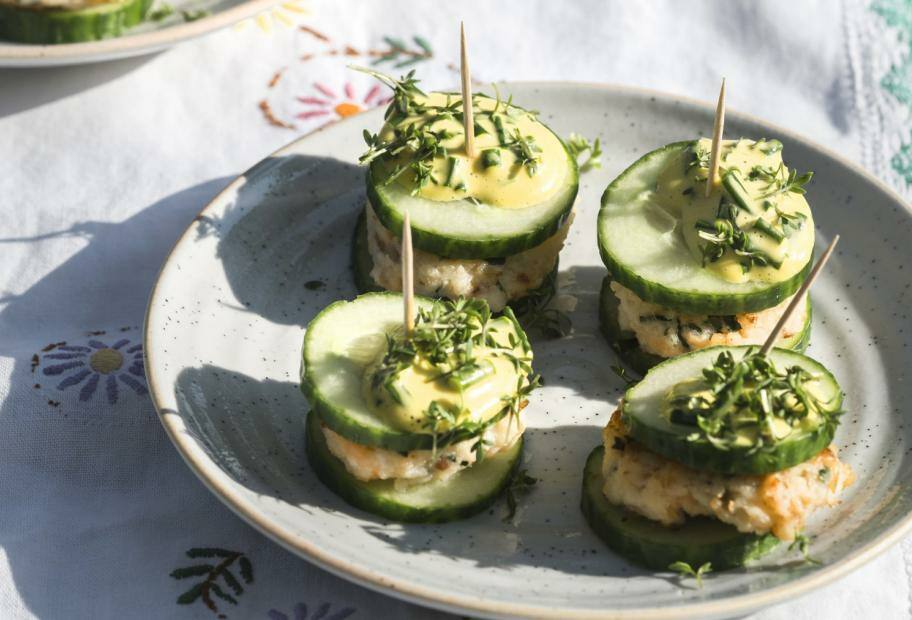 Fischfrikadellen-Gurken-Spieße