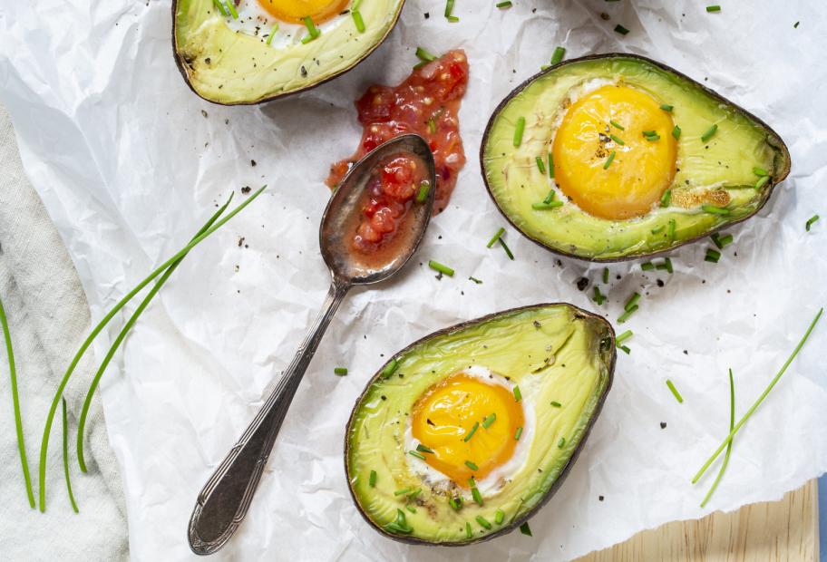 Gebackene Avocados mit Tomatensalsa