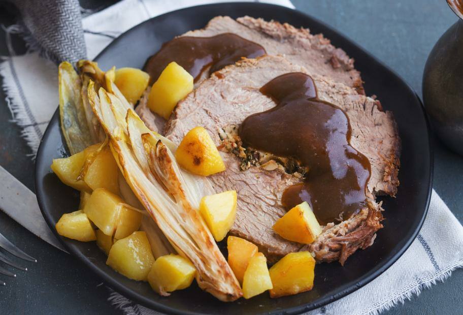 Gefüllter Rinderbraten mit Kartoffel-Chicorée-Gemüse