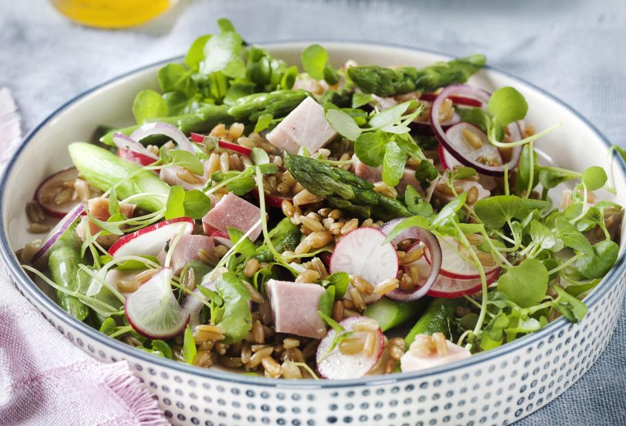 Grünkernsalat mit Spargel und Schinken