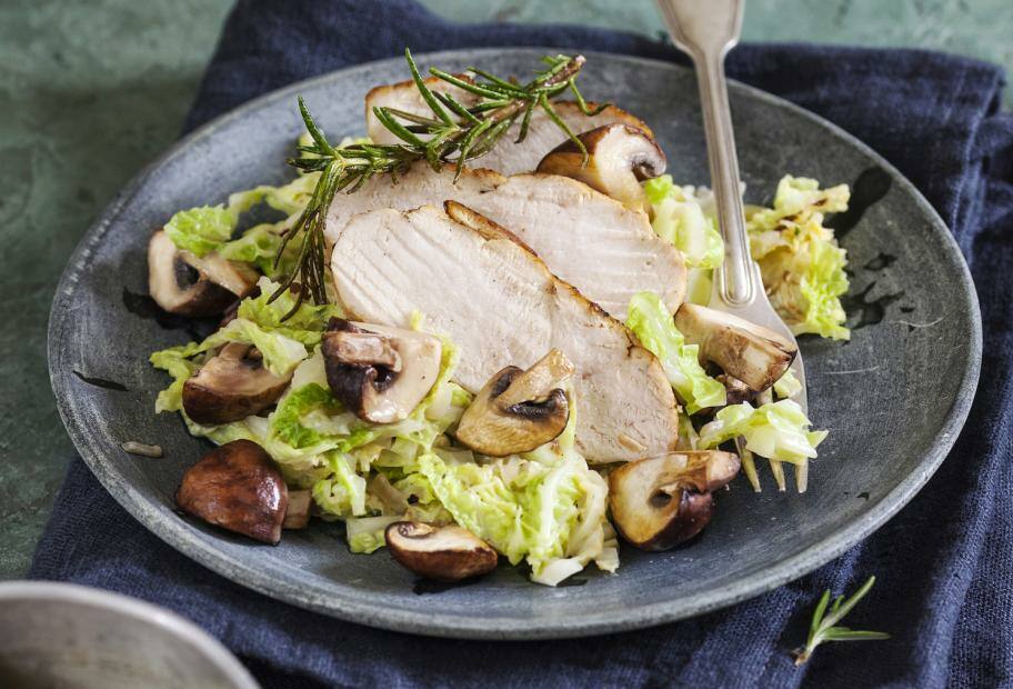 Hähnchenbrustfilet mit Champignon-Wirsinggemüse