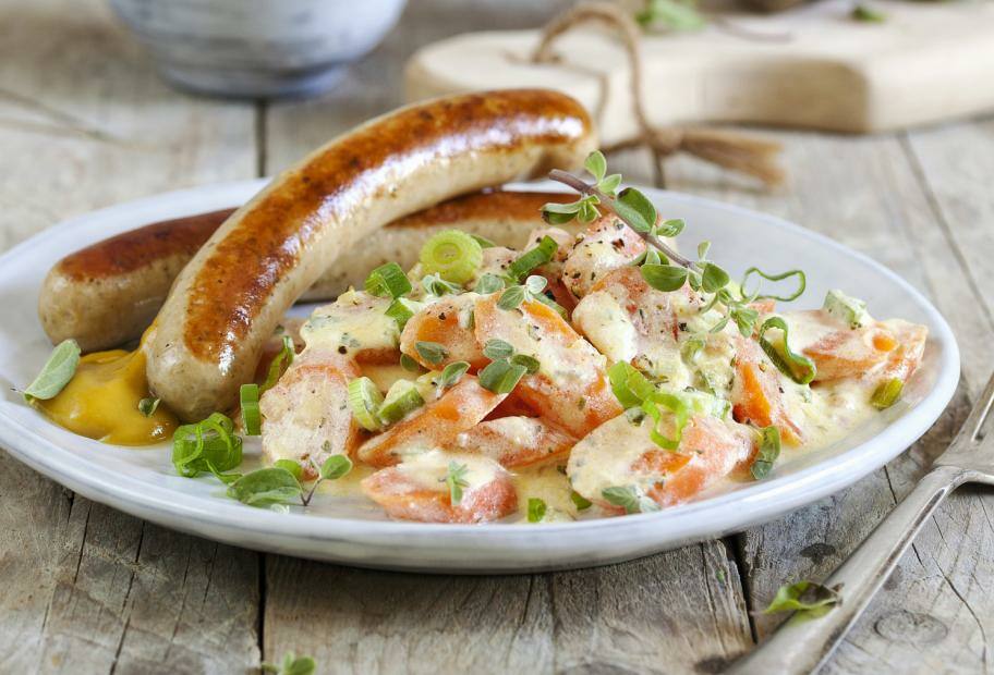 Bratwurst mit Rahm-Karotten