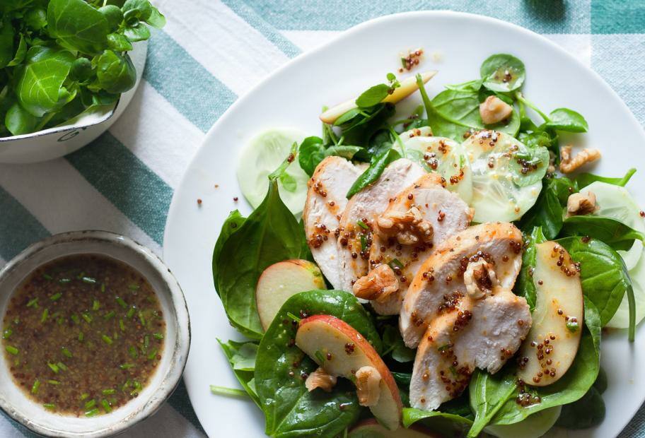 Spinatsalat mit Brunnenkresse und gebratenem Hähnchen | Lowcarb.de