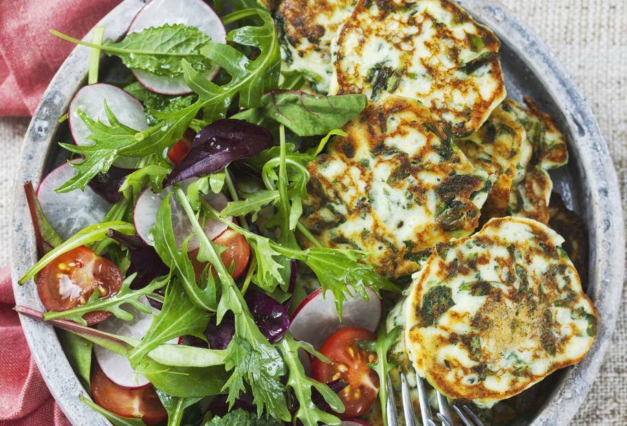 Spinatküchlein mit Salat