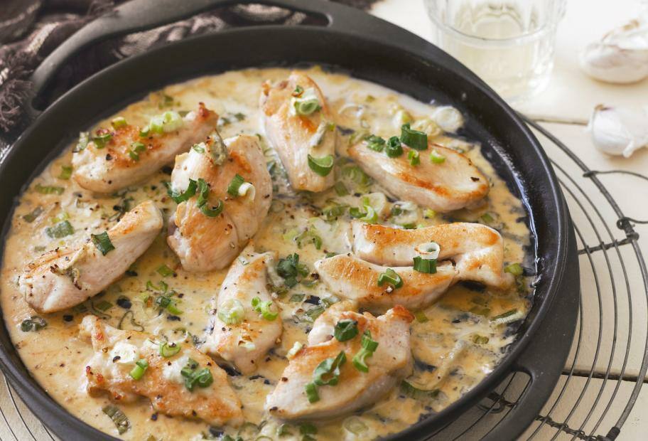 Saftiges Hähnchen in Gorgonzola-Sauce | Lowcarb.de
