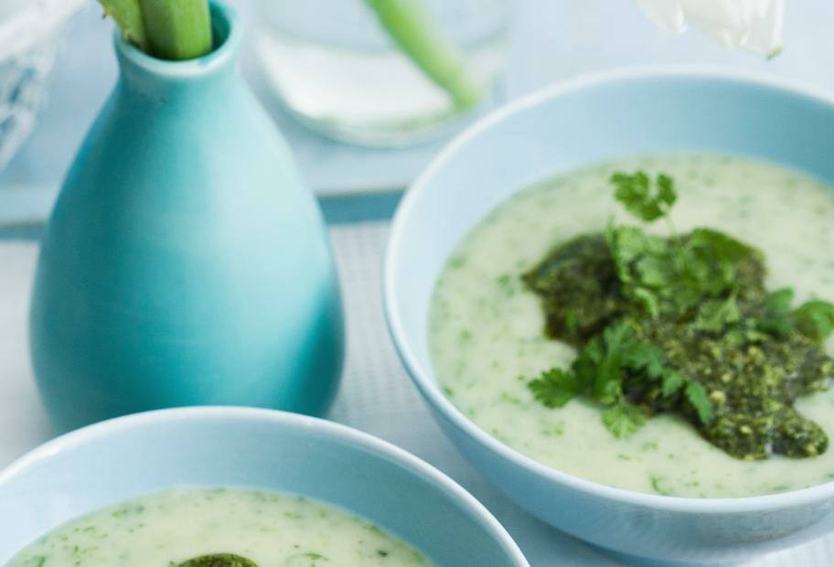 Kerbelsuppe mit Bärlauchpesto