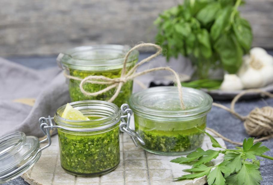 Kräuterpesto