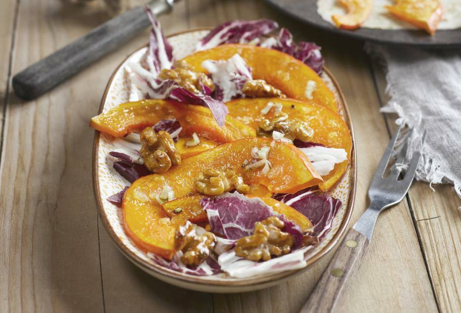 Kürbis-Radicchio-Salat mit Walnüssen