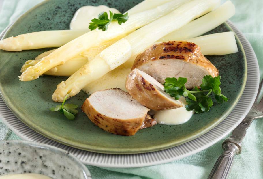 Spargel mit Hähnchen und schneller Hollandaise