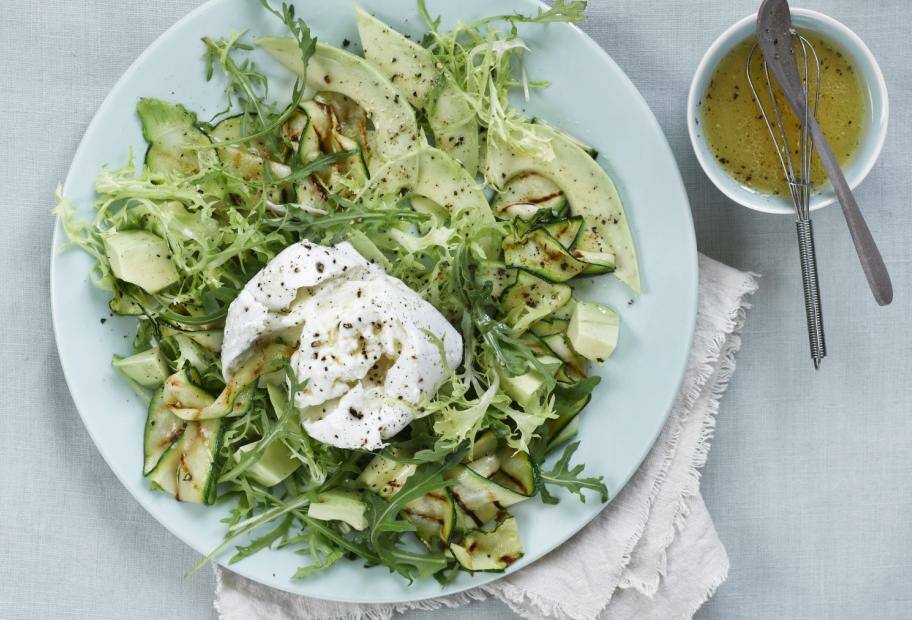 Büffelmozzarella mit grünem Salat