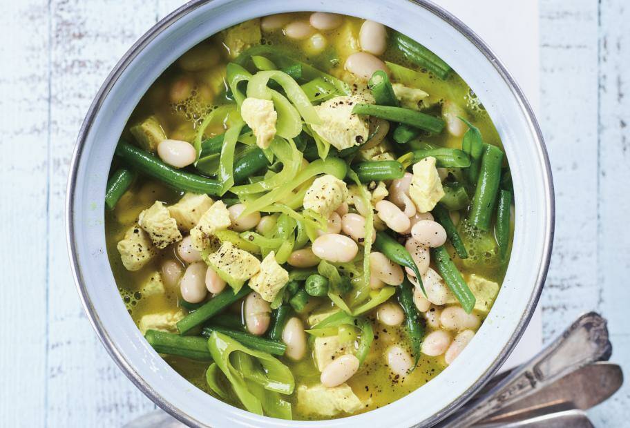 Bohneneintopf mit grünen und weissen Bohnen