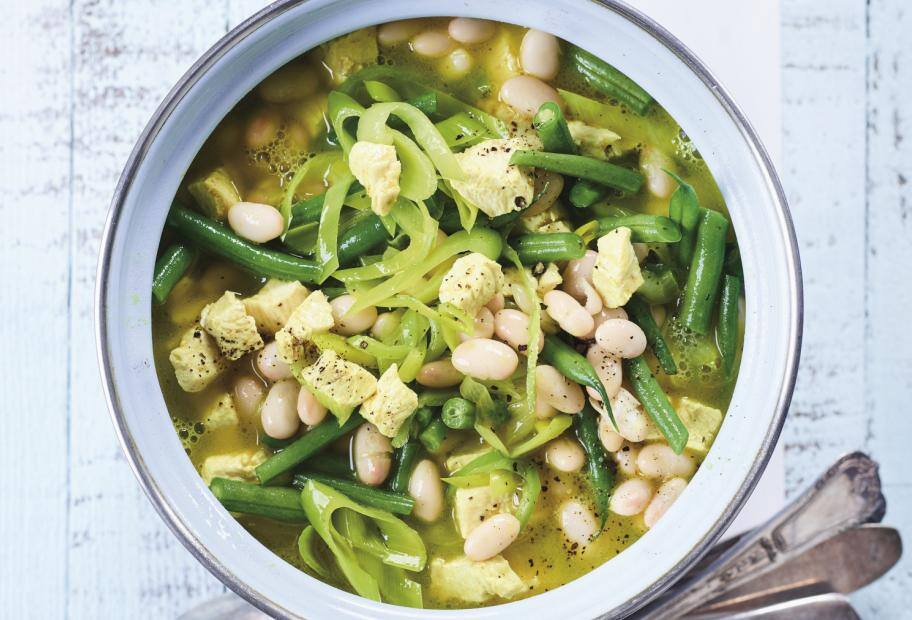 Bohneneintopf mit grünen und weissen Bohnen