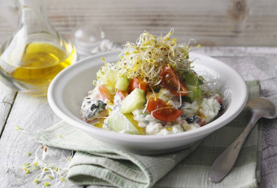 Herzhafte Overnight Oats mit Tomaten und Oliven