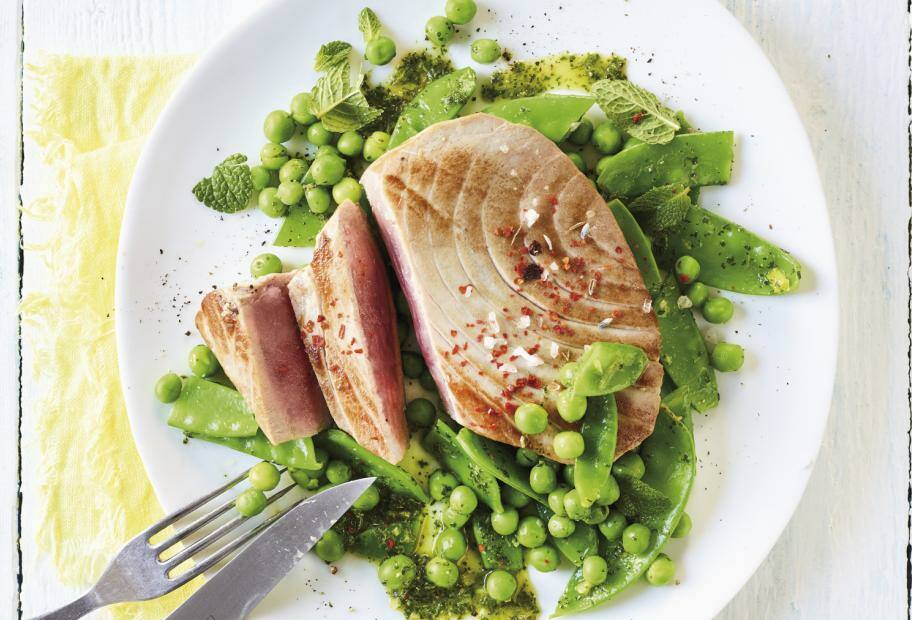 Thunfisch mit Erbsen und Minz-Butter