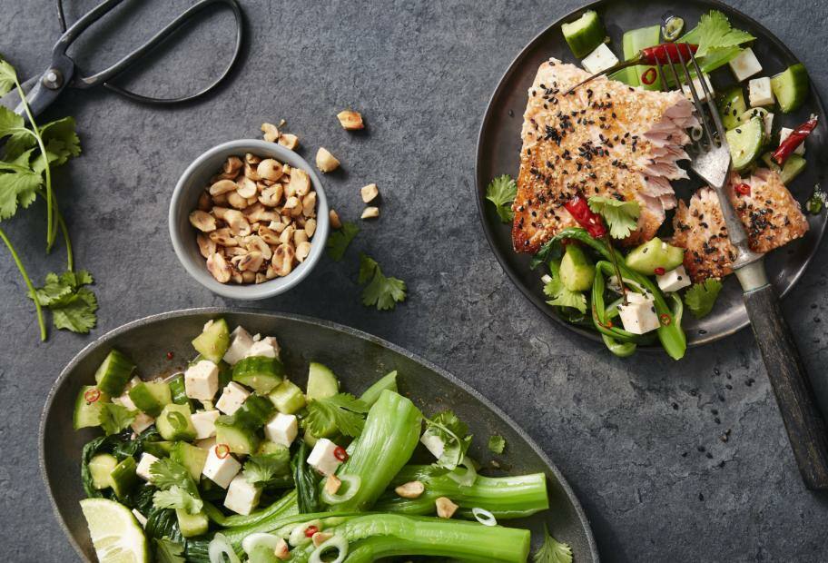 Lachsfilet mit Pak Choi und Tofusalat | Lowcarb.de Lachsfilet mit Pak Choi und Tofusalat | Lowcarb.de