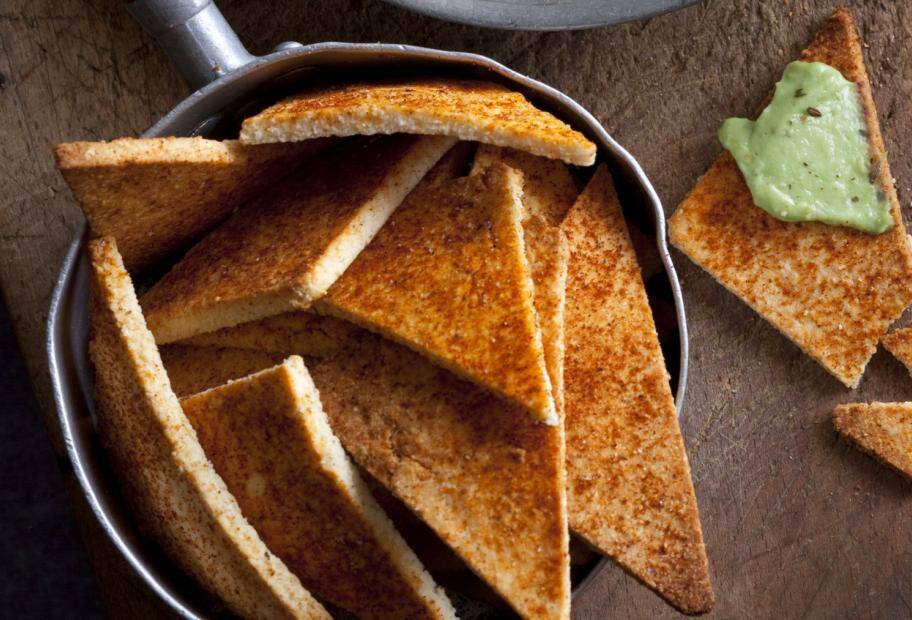 Käsecracker mit Avocadodip