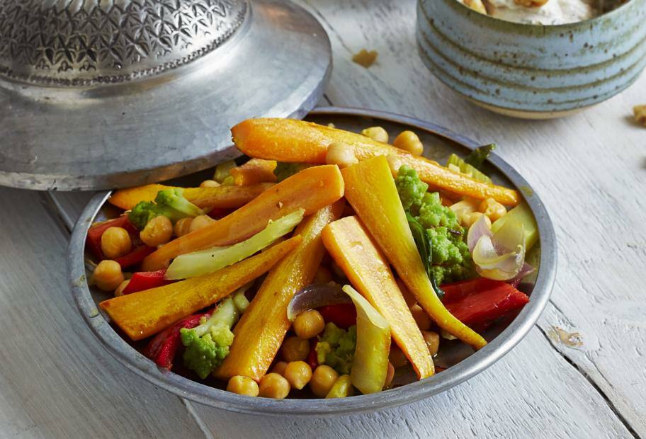 Vegane Gemüsetajine mit Walnussjoghurt