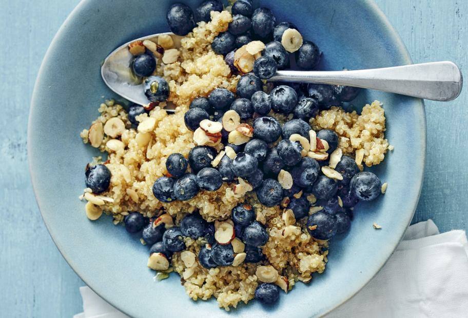 Quinoa-Porridge mit Blaubeeren