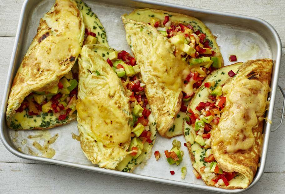 Überbackenes Omelett mit Avocado