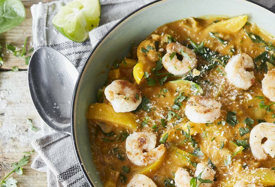 Shrimp-Curry-Pfanne mit Spinat und Paprika