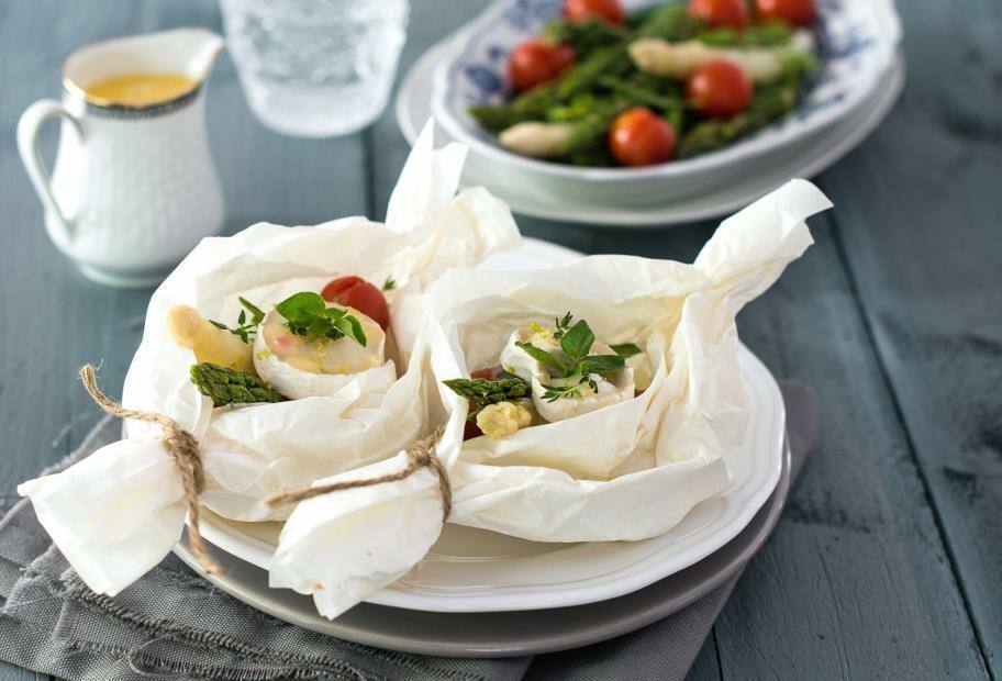 Spargel-Ziegenkäse-Päckchen aus dem Ofen