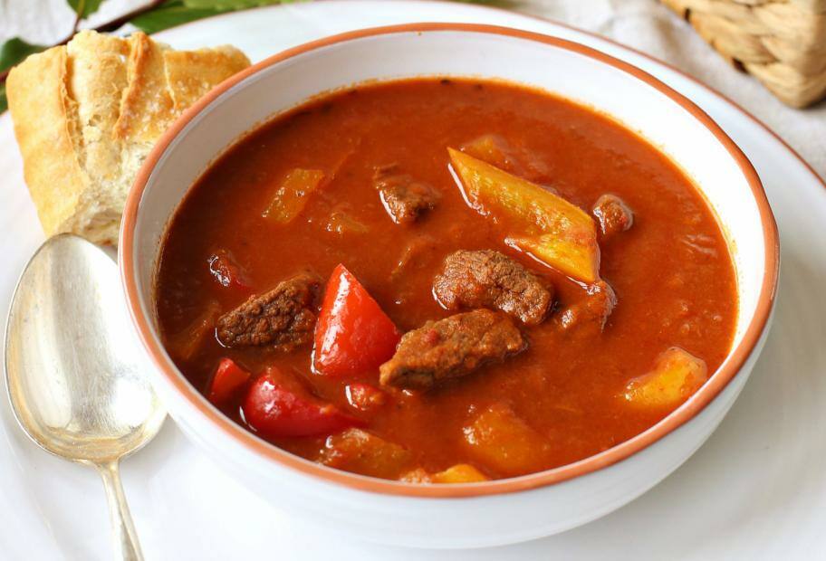 Schnelle Gulaschsuppe