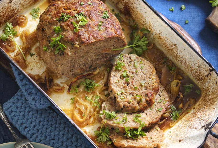 Saftiger Hackbraten mit Speck & Zwiebeln: Bestes Ofenrezept