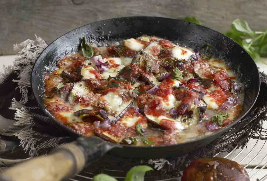 Überbackene Auberginen mit Tomatensauce
