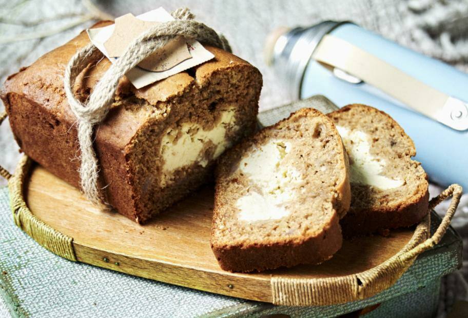 Bananenbrot mit Frischkäsefüllung