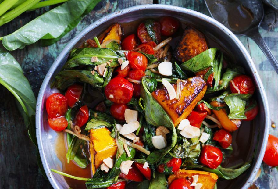 Kürbis-Spinat-Pfanne mit Mandelblättchen