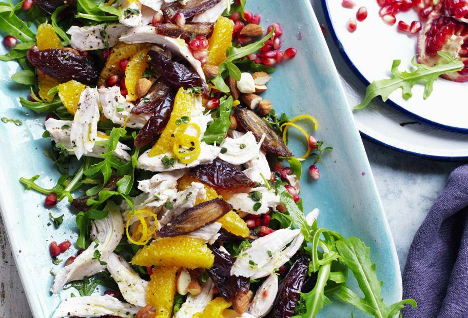 Rucolasalat mit Hähnchen und Granatapfelkernen