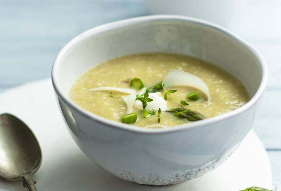 Die beste Spargelcremesuppe mit Parmesan