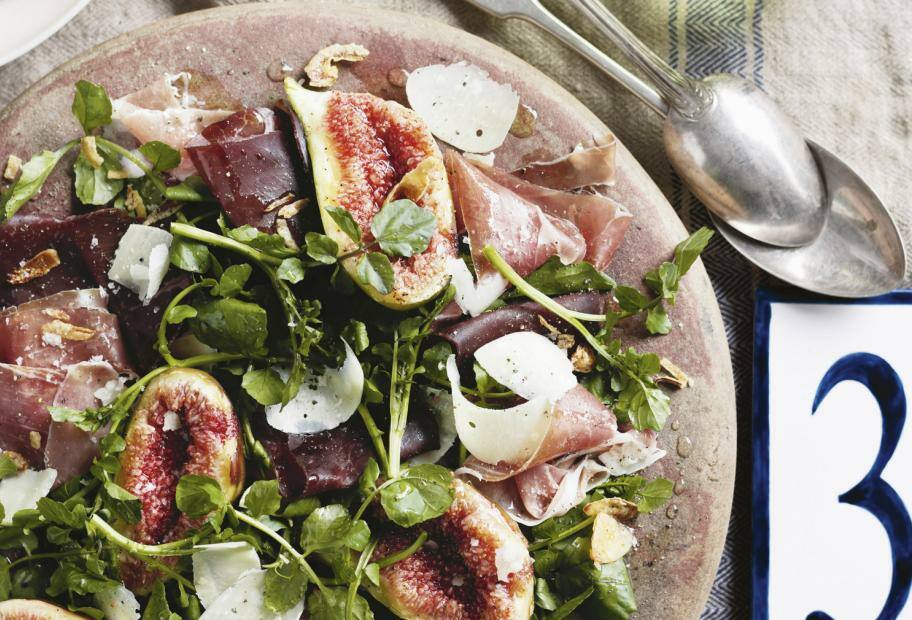 Brunnenkresse-Salat mit Bresaola und Feigen