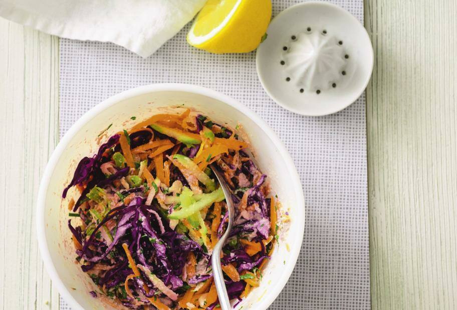 Bunter Coleslaw mit veganer Cashew-Mayonnaise