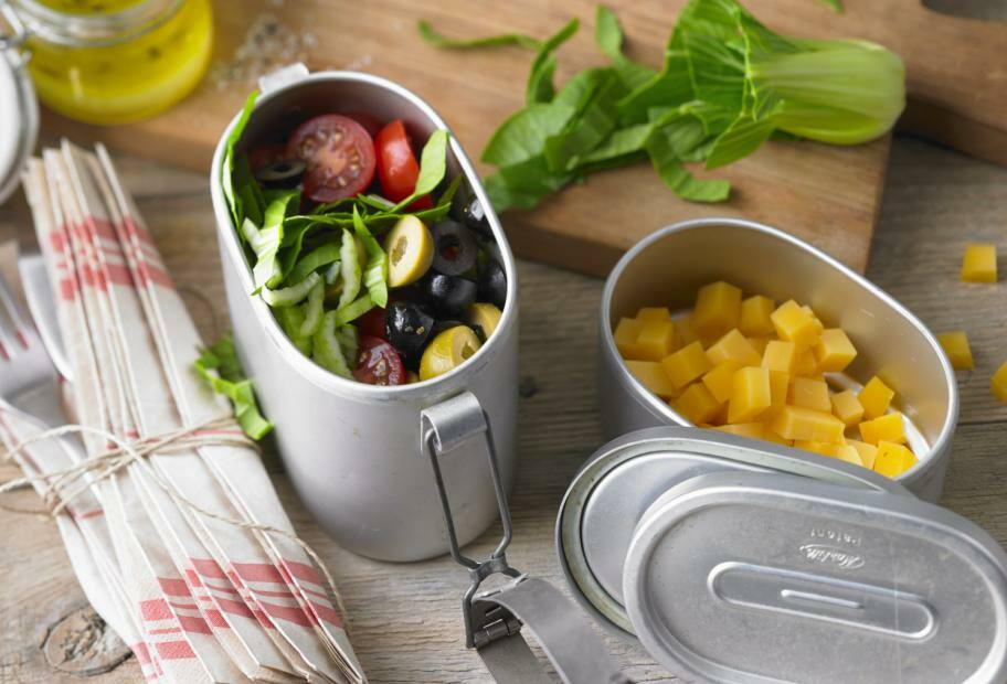 Tomaten-Oliven-Salat mit Pak Choi