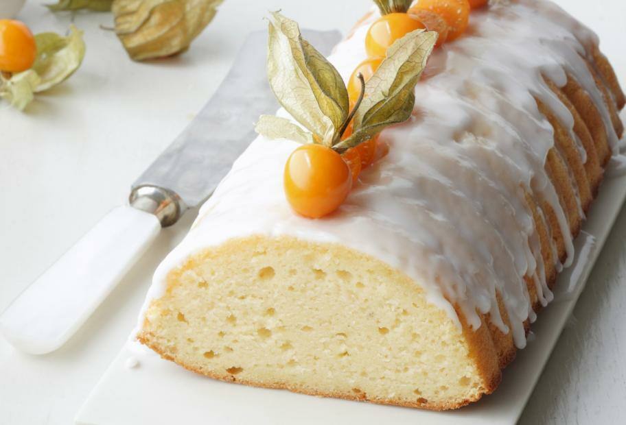 Weißer Schokokuchen mit weißen Rüben