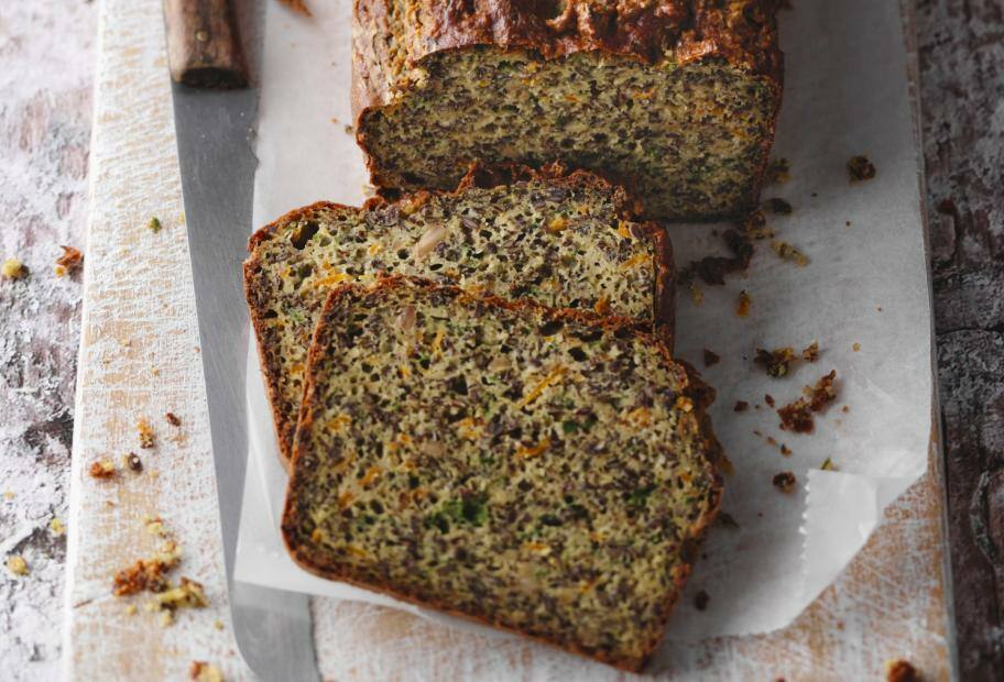Veganes Eiweiß-Brot mit Kräutern