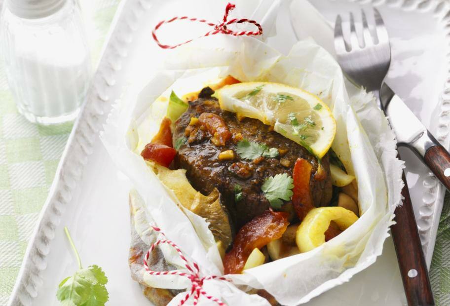 Ingwer-Rindersteak aus dem Pergamentpapier
