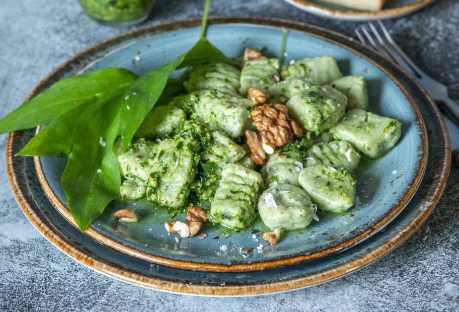 Bärlauch-Blumenkohl-Gnocchi mit Walnüssen