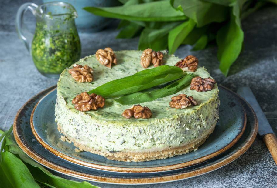 Bärlauch-Käsekuchen mit Walnüssen